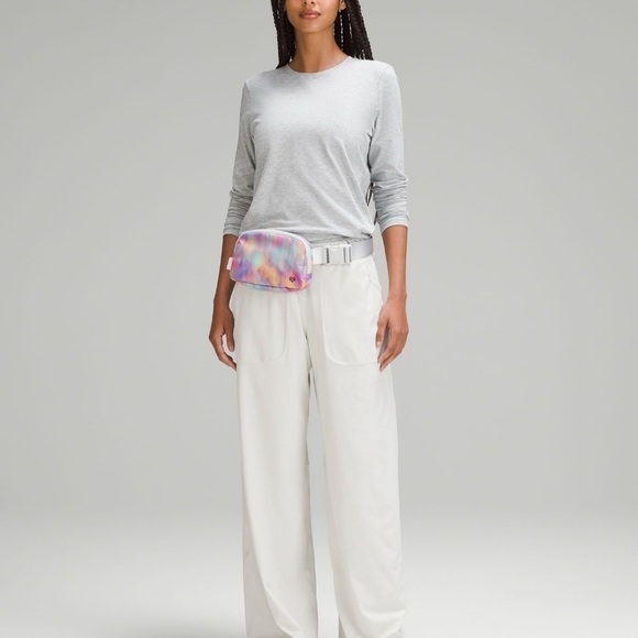 Lululemon Everywhere Belt Bag in Prism Wash Multi/Vapor   NWT  *Sold Out Online! - Picture 6 of 6